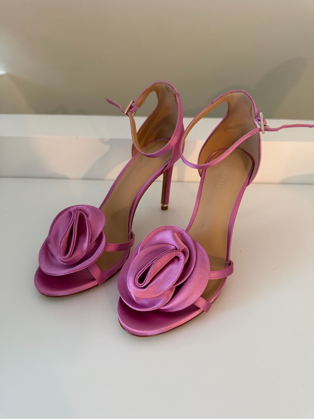 Ted Baker Aria Rose Satin Sandals size 8